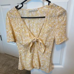 Abercrombie Tie top. Yellow floral